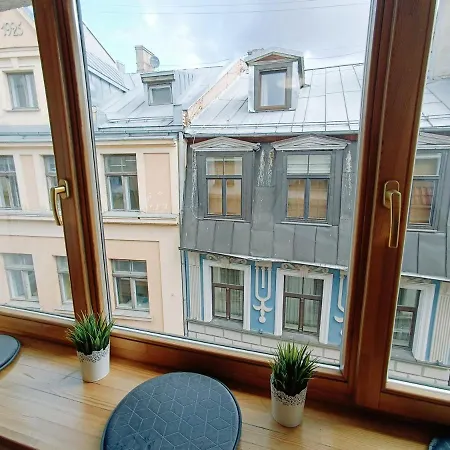 Elegant Old Town Toffee Bliss Apartment, Self Check-in, Steps From Bus Station Апартаменты *
