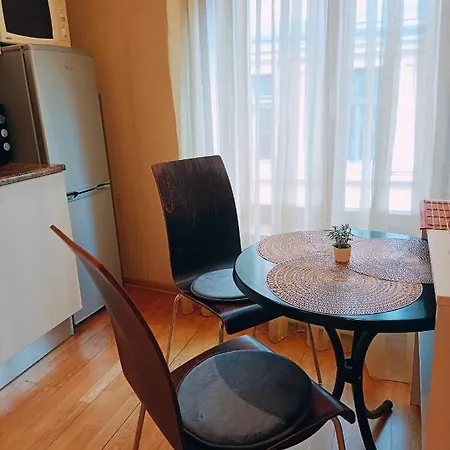 Elegant Old Town Toffee Bliss Apartment, Self Check-in, Steps From Bus Station Διαμέρισμα