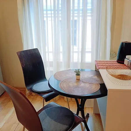 Elegant Old Town Toffee Bliss Apartment, Self Check-in, Steps From Bus Station * Ρίγα