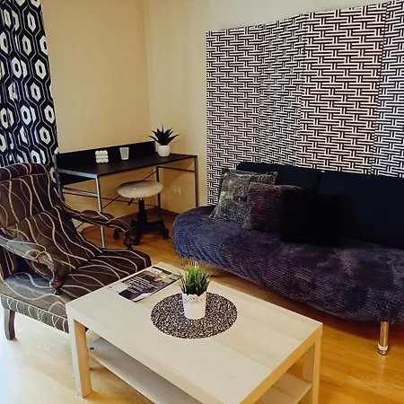 Elegant Old Town Toffee Bliss Apartment, Self Check-in, Steps From Bus Station Апартаменты *