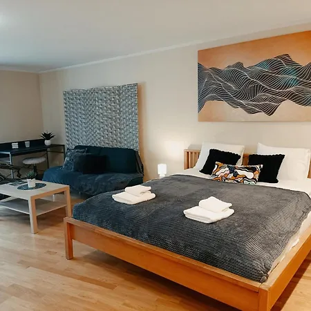 Апартаменты Elegant Old Town Toffee Bliss Apartment, Self Check-in, Steps From Bus Station