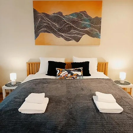 Апартаменты Elegant Old Town Toffee Bliss Apartment, Self Check-in, Steps From Bus Station Рига