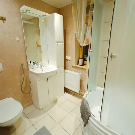 Elegant Old Town Toffee Bliss Apartment, Self Check-in, Steps From Bus Station * Рига