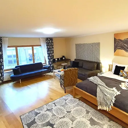 Elegant Old Town Toffee Bliss Apartment, Self Check-in, Steps From Bus Station Apartment Riga