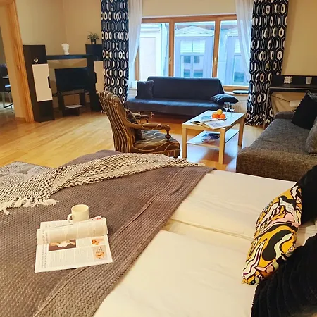 Διαμέρισμα Elegant Old Town Toffee Bliss Apartment, Self Check-in, Steps From Bus Station *