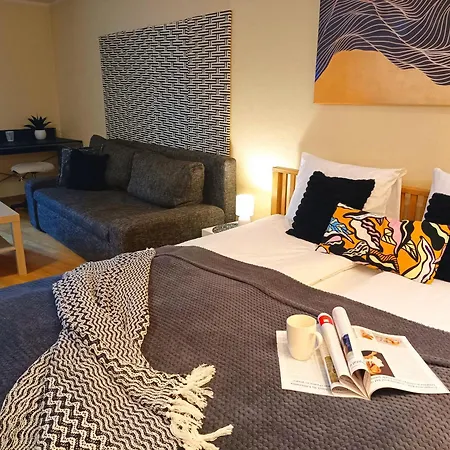 Апартаменты Elegant Old Town Toffee Bliss Apartment, Self Check-in, Steps From Bus Station *