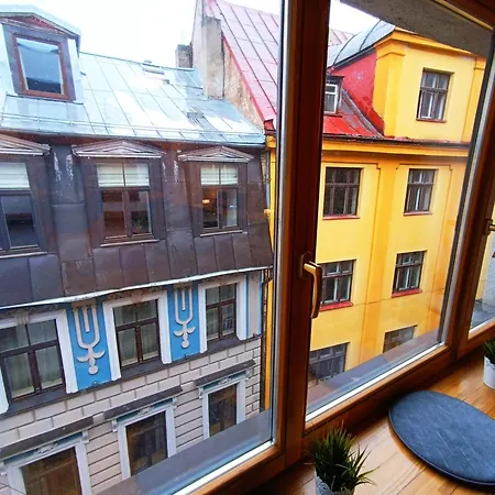 Elegant Old Town Toffee Bliss Apartment, Self Check-in, Steps From Bus Station * Рига